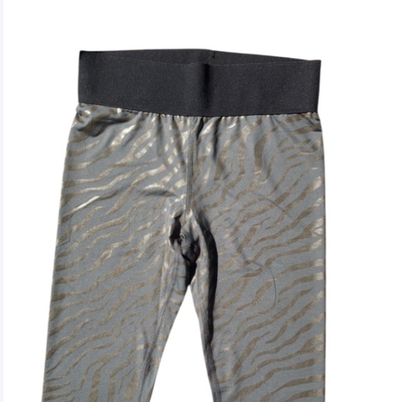 Tahari Pants - Tahari sport animal print zebra or tiger print legging M